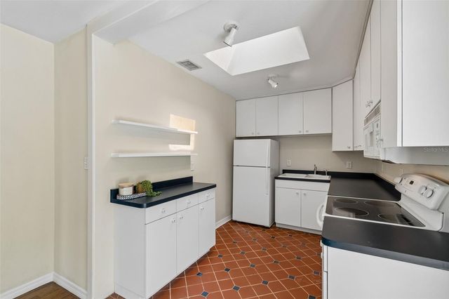 2805 S MANHATTAN AVENUE, Tampa, FL 33629