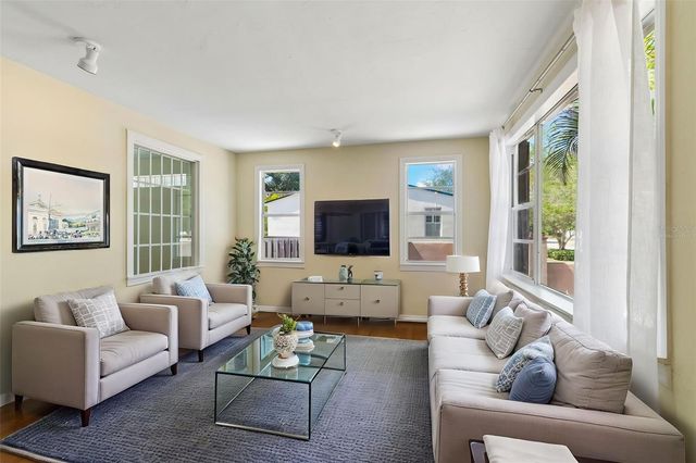 2805 S MANHATTAN AVENUE, Tampa, FL 33629