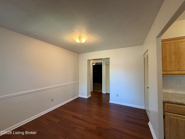 5902 Bucks Ln, Louisville, KY 40291