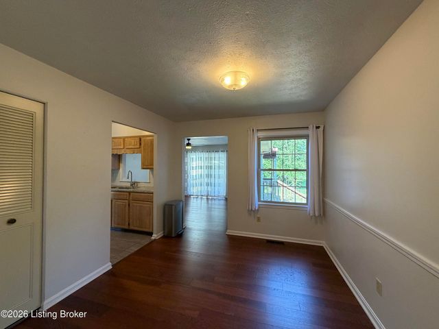 5902 Bucks Ln, Louisville, KY 40291