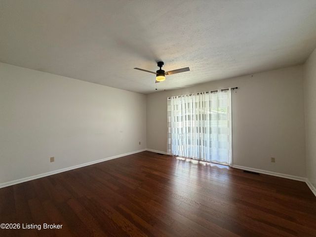 5902 Bucks Ln, Louisville, KY 40291