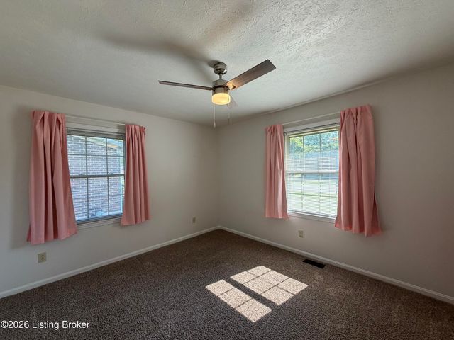 5902 Bucks Ln, Louisville, KY 40291