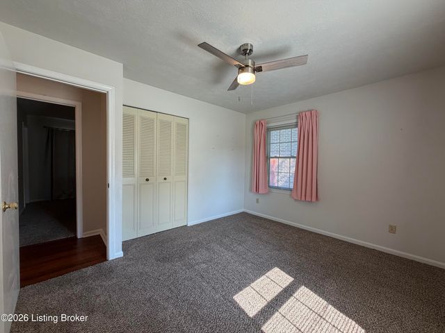 5902 Bucks Ln, Louisville, KY 40291