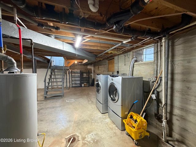 5902 Bucks Ln, Louisville, KY 40291