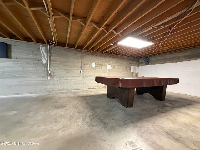 5902 Bucks Ln, Louisville, KY 40291
