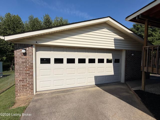 5902 Bucks Ln, Louisville, KY 40291