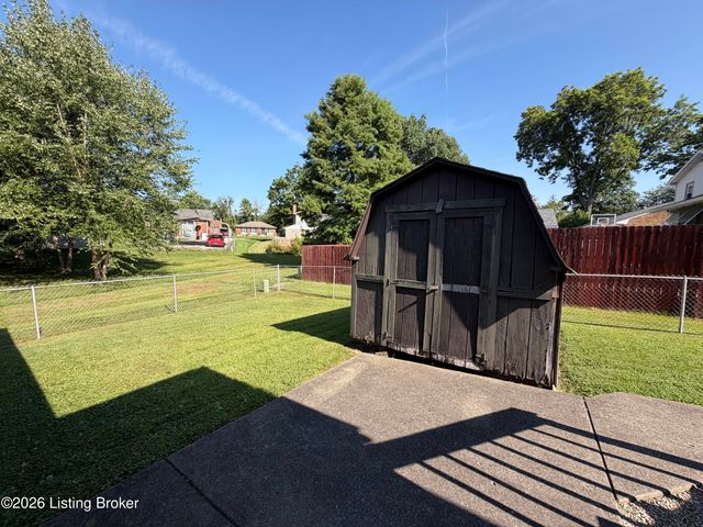 5902 Bucks Ln, Louisville, KY 40291