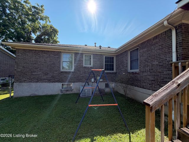 5902 Bucks Ln, Louisville, KY 40291