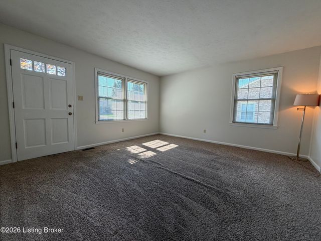 5902 Bucks Ln, Louisville, KY 40291