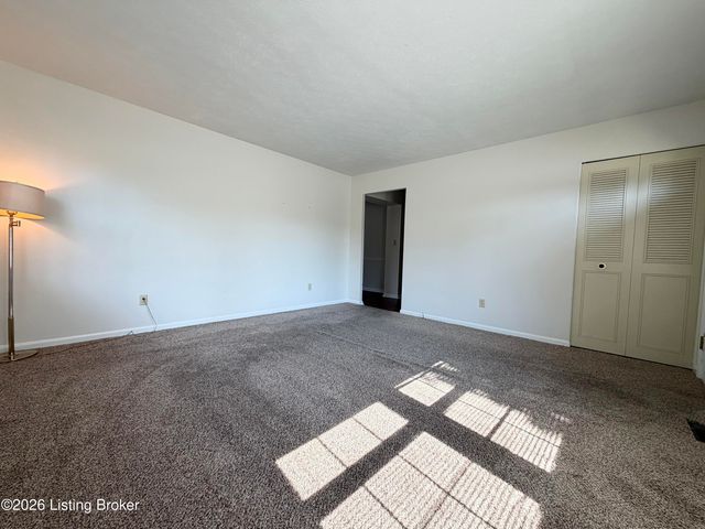 5902 Bucks Ln, Louisville, KY 40291
