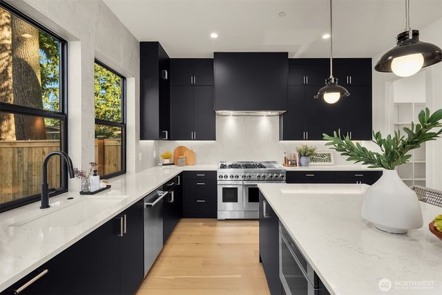 15014 SE 22nd Street, Bellevue, WA 98007