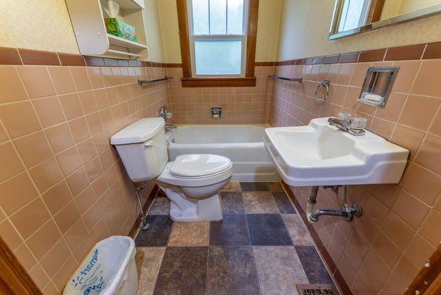 838 Chestnut Street, Thayer, MO 65791