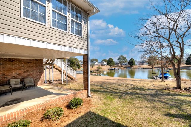 47 N Lake Circle, Manning, SC 29102