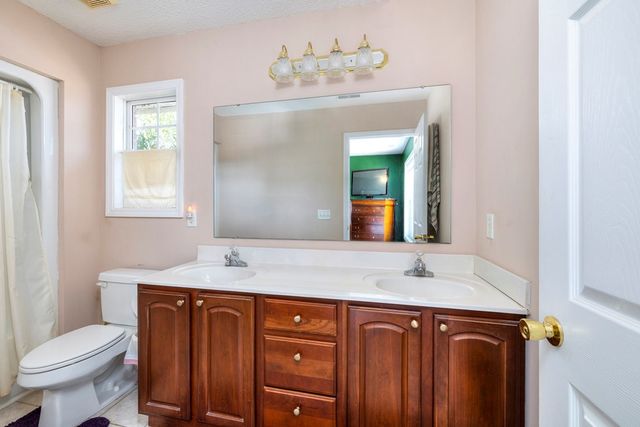 47 N Lake Circle, Manning, SC 29102