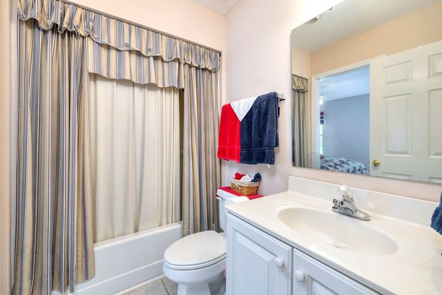 47 N Lake Circle, Manning, SC 29102