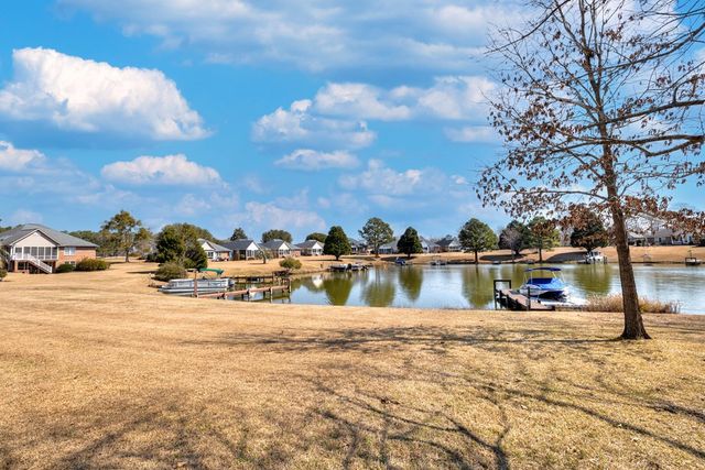 47 N Lake Circle, Manning, SC 29102