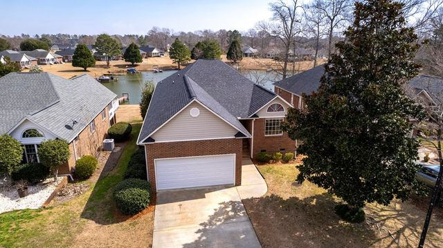 47 N Lake Circle, Manning, SC 29102