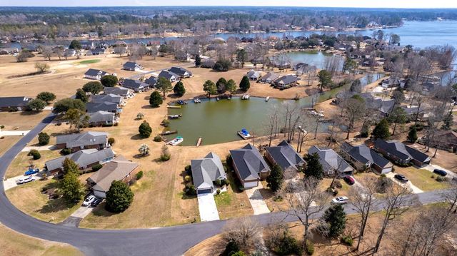 47 N Lake Circle, Manning, SC 29102