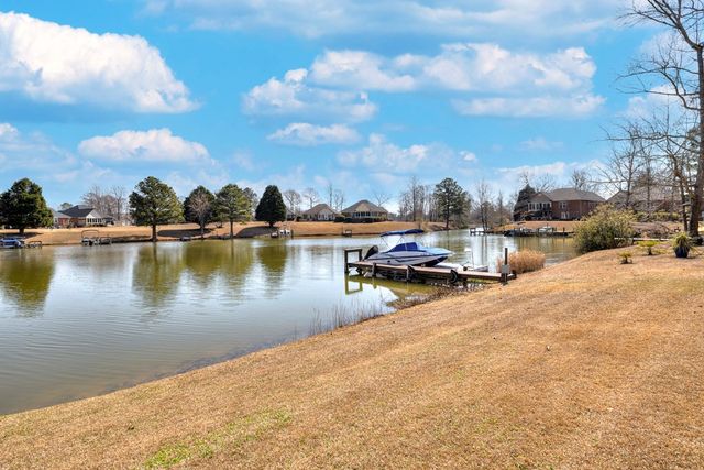 47 N Lake Circle, Manning, SC 29102