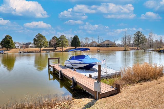 47 N Lake Circle, Manning, SC 29102