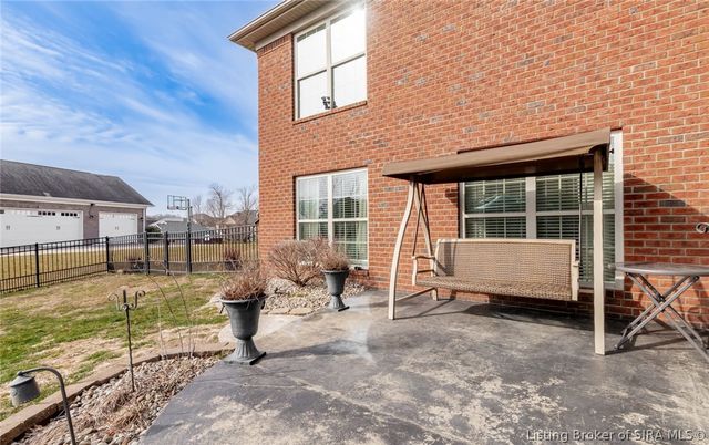 3424 Royal Lake Drive, Floyds Knobs, IN 47119