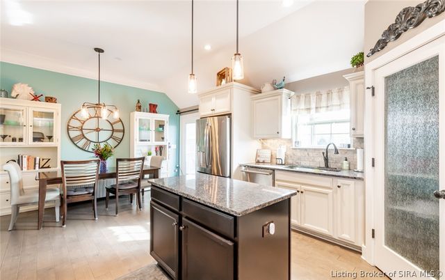 3424 Royal Lake Drive, Floyds Knobs, IN 47119