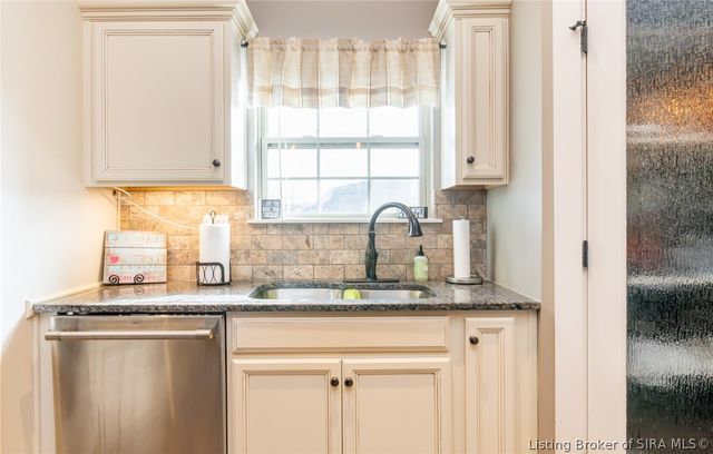 3424 Royal Lake Drive, Floyds Knobs, IN 47119