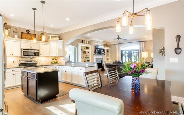 3424 Royal Lake Drive, Floyds Knobs, IN 47119