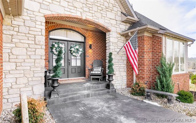 3424 Royal Lake Drive, Floyds Knobs, IN 47119