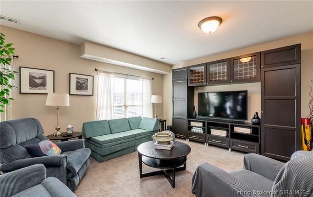 3424 Royal Lake Drive, Floyds Knobs, IN 47119