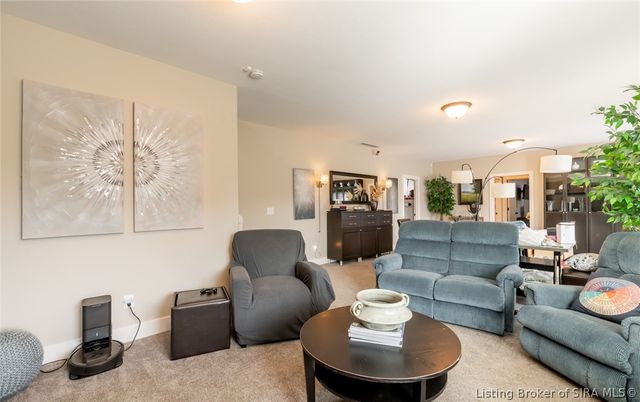 3424 Royal Lake Drive, Floyds Knobs, IN 47119