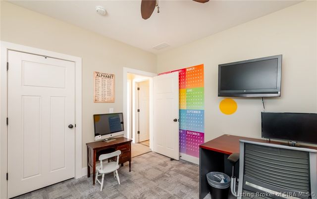 3424 Royal Lake Drive, Floyds Knobs, IN 47119