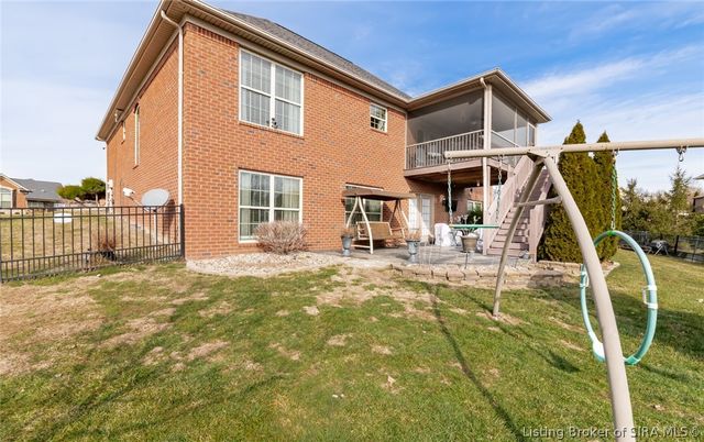 3424 Royal Lake Drive, Floyds Knobs, IN 47119