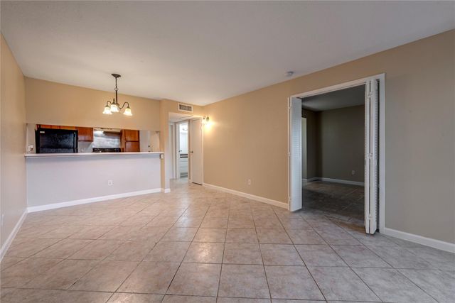 3005 Walnut Bend Lane 12, Houston, TX 77042