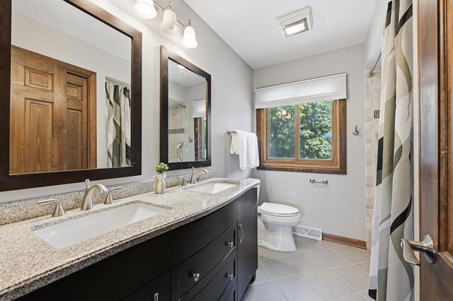 W299N5471 Arrow COURT, Hartland, WI 53029