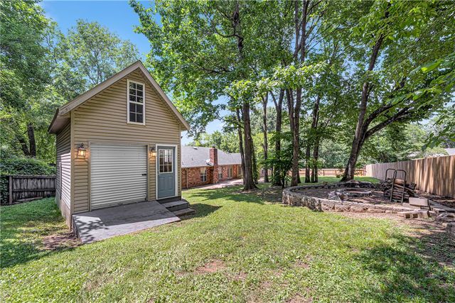 2150 Ball Avenue, Fayetteville, AR 72703