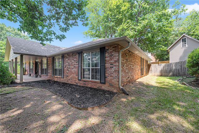 2150 Ball Avenue, Fayetteville, AR 72703