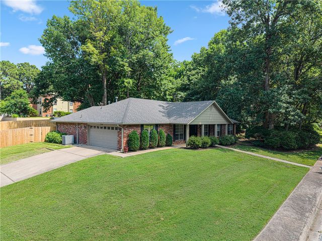 2150 Ball Avenue, Fayetteville, AR 72703