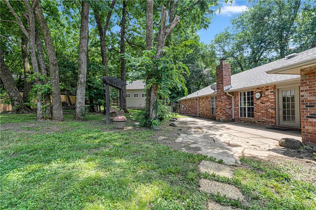 2150 Ball Avenue, Fayetteville, AR 72703
