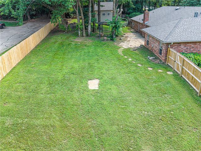 2150 Ball Avenue, Fayetteville, AR 72703