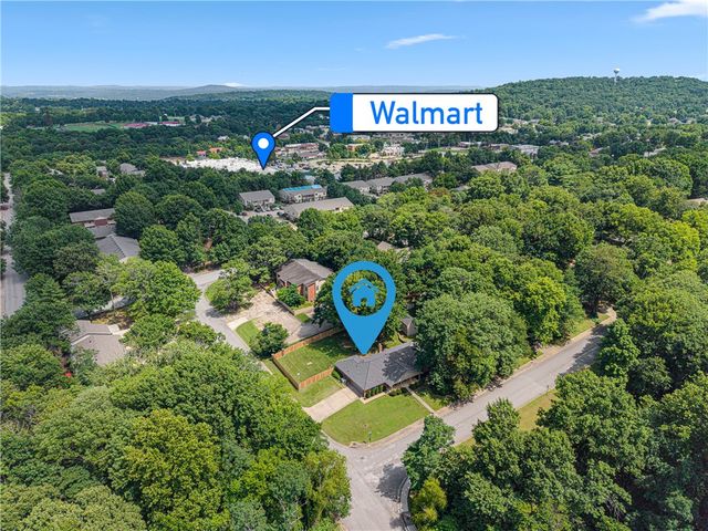 2150 Ball Avenue, Fayetteville, AR 72703