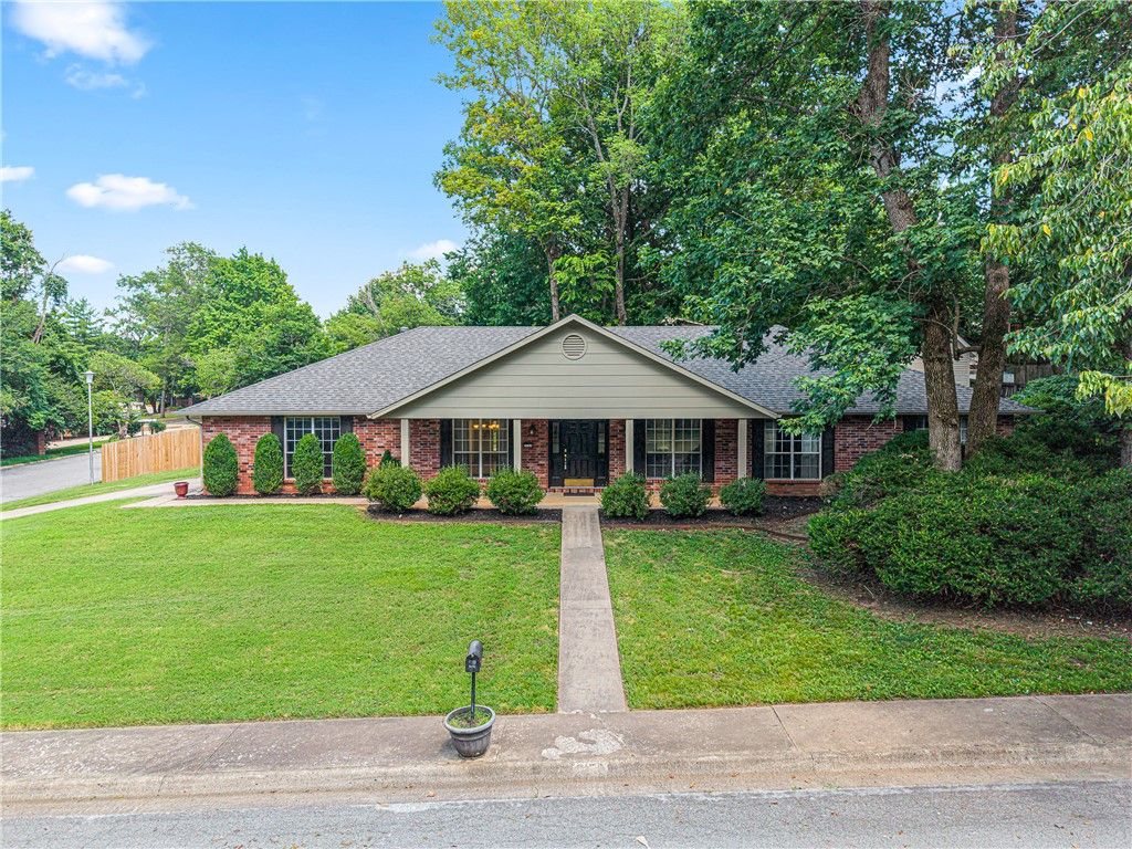 2150 Ball Avenue, Fayetteville, AR 72703