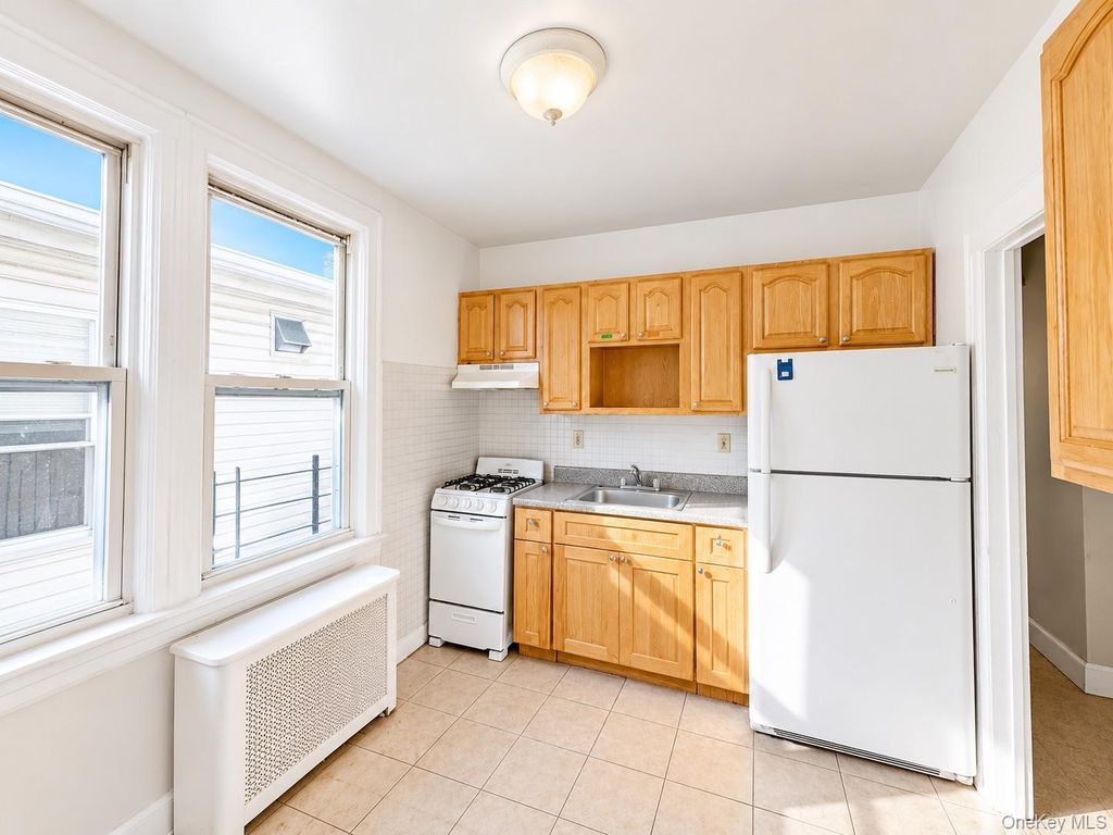 95-11 42nd Avenue, Elmhurst, NY 11373 — photo 5