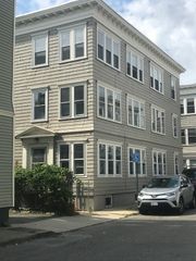 18 Hanover Cir 3, Lynn, MA 01902