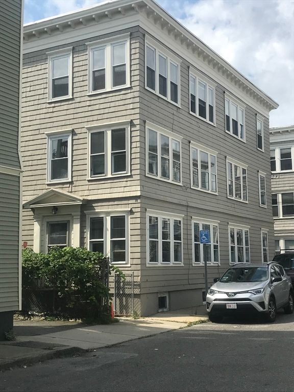 18 Hanover Cir 3, Lynn, MA 01902