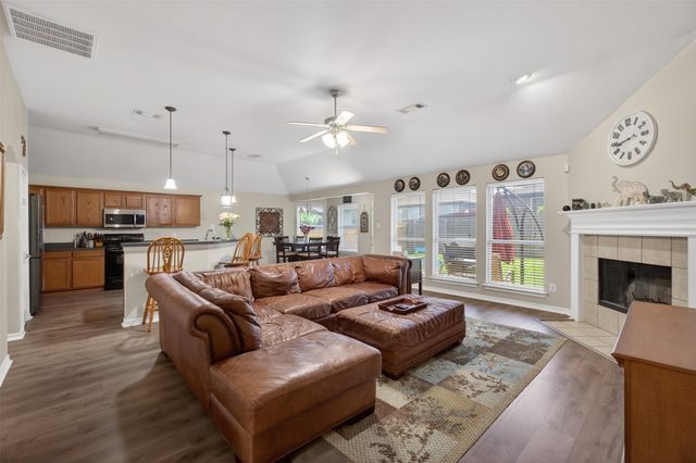 1913 Wahoo Drive, Mansfield, TX 76063