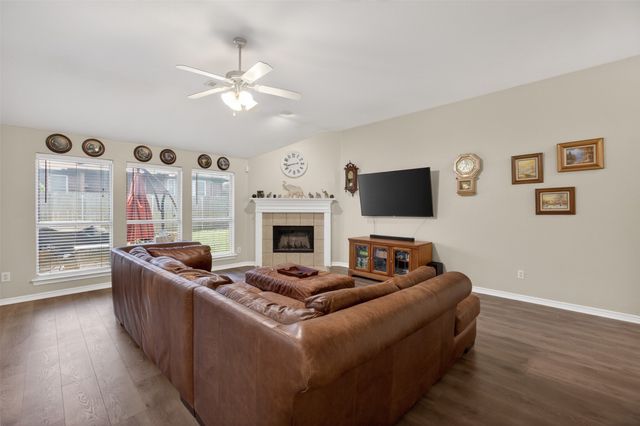 1913 Wahoo Drive, Mansfield, TX 76063
