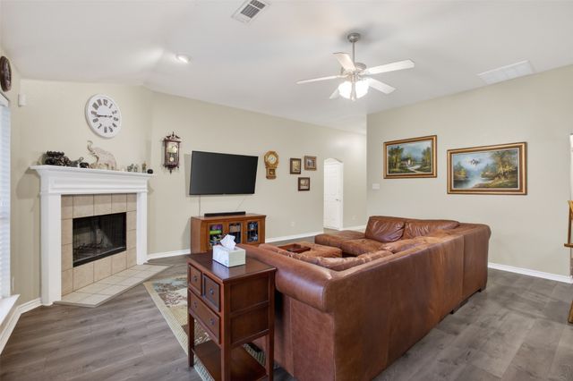 1913 Wahoo Drive, Mansfield, TX 76063