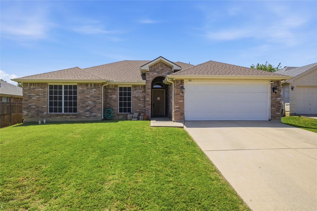 1913 Wahoo Drive, Mansfield, TX 76063