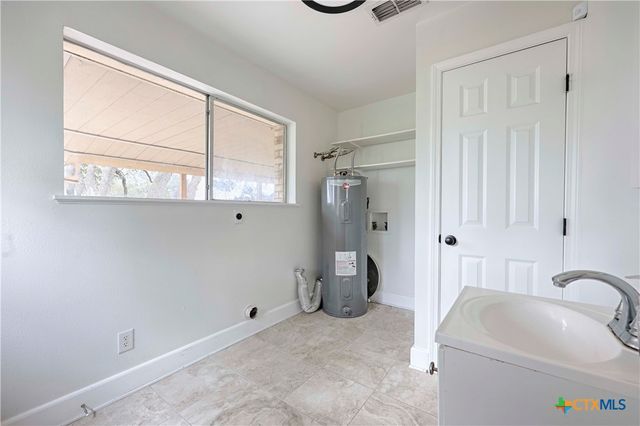 341 County Road 233, Hallettsville, TX 77964